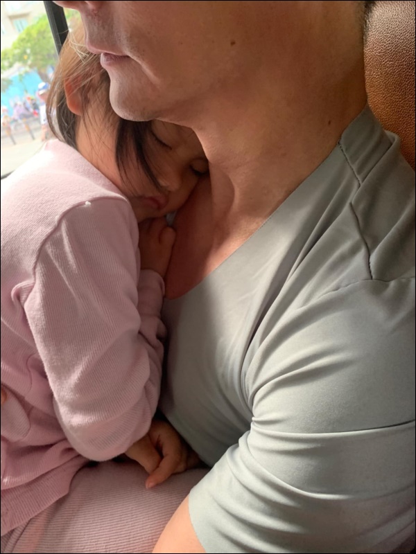 Cưng chiều con có số má như đại gia Đức An:&nbsp;Nâng niu&nbsp;quấn quýt Bồ Câu&nbsp;như sam, tháng 30 ngày đều đích thân&nbsp;đưa đón con đi học-3