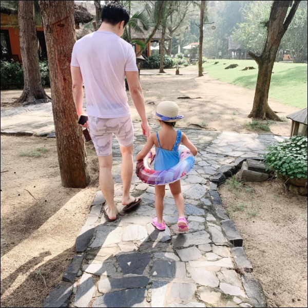 Cưng chiều con có số má như đại gia Đức An: Nâng niu quấn quýt Bồ Câu như sam, tháng 30 ngày đều đích thân đưa đón con đi học-7