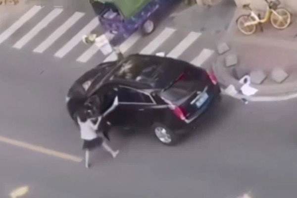 Vợ mua đồ trang điểm, chồng cười nhạt dát vàng cũng chẳng đẹp lên, nhưng phản ứng ngay sau đó của cô lại khiến anh&nbsp;tái mặt-2