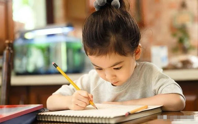 Tiết kiệm là tốt nhưng tằn tiện lại rất sai cho tương lai của trẻ, khi con có những hành vi này cha mẹ đừng vội vui mừng-2