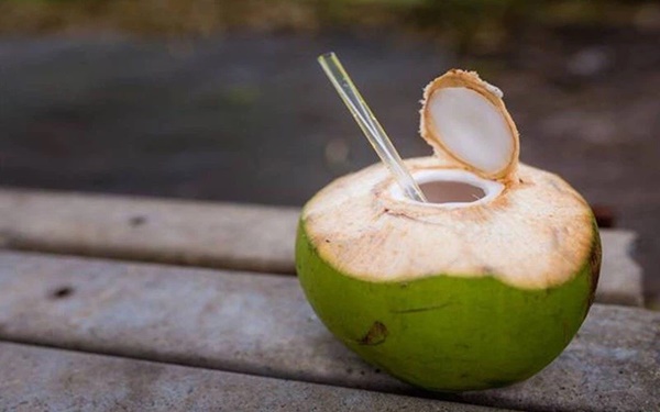 Uống nước dừa vào mùa hè: Rất tốt nhưng chuyên gia lưu ý 5 người không nên uống kẻo rước họa-2