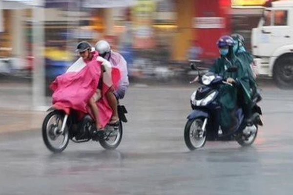 8 học sinh lớp 6 đi tắm biển, 4 em chết đuối và mất tích-2