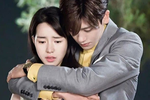 Hủy hôn với chồng sắp cưới, 1 năm sau tôi va phải người đàn ông kỳ lạ đạp xe chở bình gas giữa phố-2