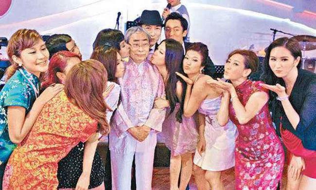 Tỷ phú có 200 bạn gái, 80 tuổi vẫn hẹn hò tình trẻ đáng tuổi cháu, cuối đời chịu kết cục thê lương-1