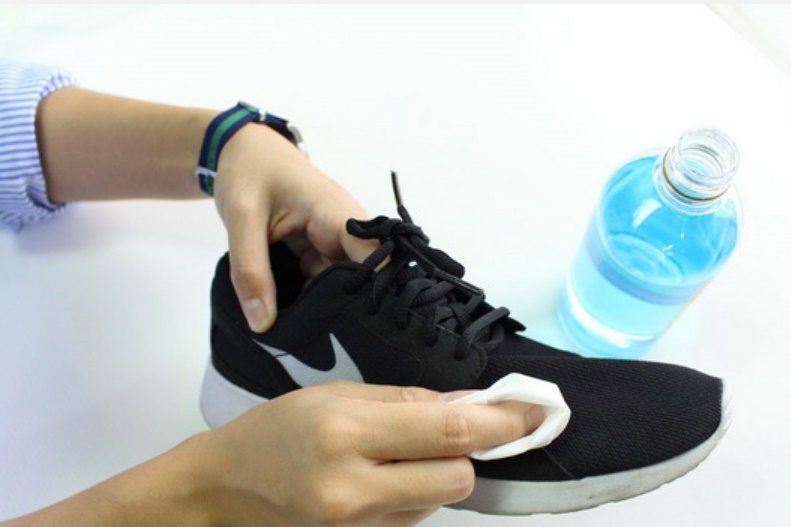 15 mẹo hay giúp khử mùi giày một cách dễ dàng, trời có nóng đến mấy cũng không khiến bạn mất tự tin với những người bên cạnh-5