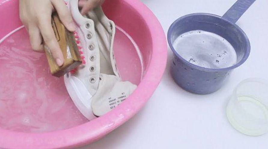 15 mẹo hay giúp khử mùi giày một cách dễ dàng, trời có nóng đến mấy cũng không khiến bạn mất tự tin với những người bên cạnh-8