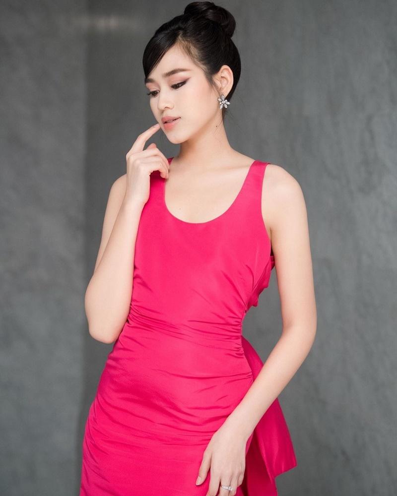 Netizen than vãn về gu thời trang của Đỗ Thị Hà: Khi nào hoa mới nở?-2