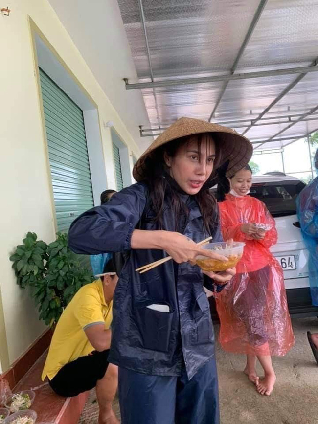 Bà Phương Hằng gọi tên một nghệ sĩ liên quan tới chuyện làm từ thiện, nhưng thái độ lại cực khác lạ!-2