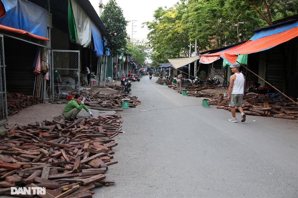 Độc lạ chợ củi vụn có giá tiền triệu một cân-1