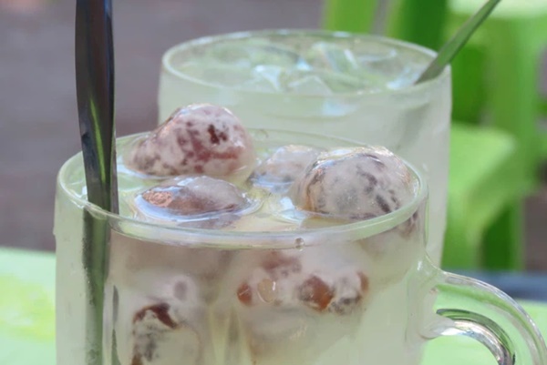 Ăn chè heo quay bột lọc Huế, 3 cô gái phải nhè vội vàng vì không thể ăn nổi khiến dân mạng tranh luận trái chiều-3