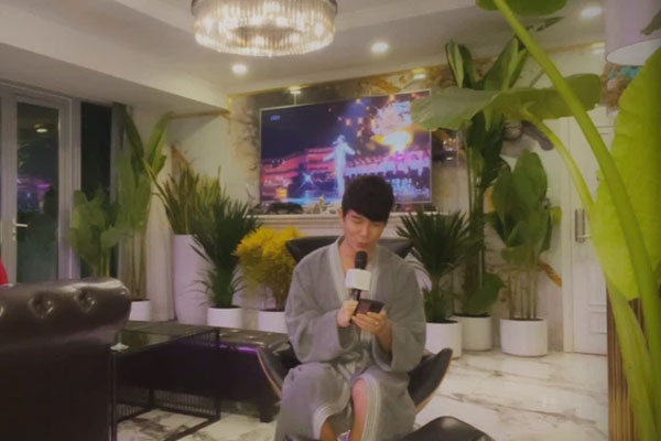 Nathan Lee lại livestream nửa đêm, khẳng định có bằng chứng Ngọc Trinh - Cao Thái Sơn ăn bám đại gia-1