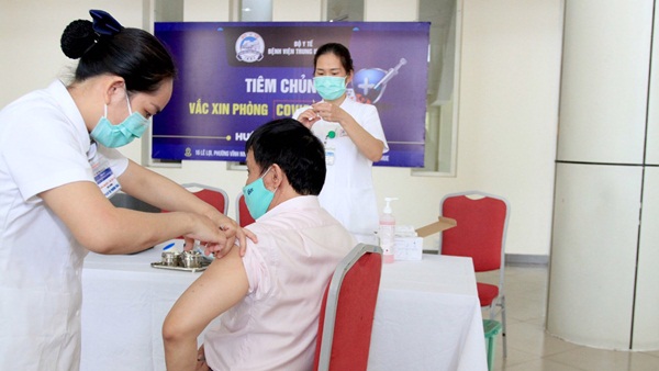 Sáng 25/4: Không thêm ca mắc COVID-19; gần 199.000 người Việt Nam đã tiêm vắc xin-1