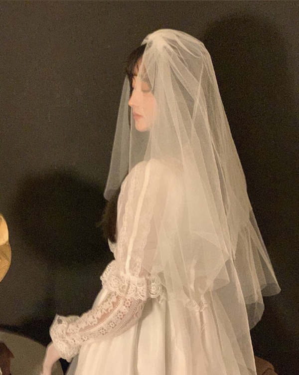 Tưởng được gả vào gia đình trí thức, cô vợ trẻ nào ngờ vừa bị nhà chồng khinh bạc lại còn phải nai lưng kiếm tiền trả khoản nợ cờ bạc khổng lồ-1