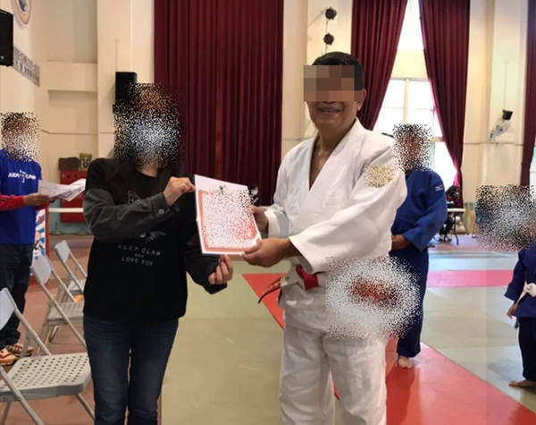 Bé trai 7 tuổi chết não sau khi học Judo, người bố sốc nặng trước đoạn video tiết lộ buổi huấn luyện địa ngục” của HLV: Đây là giết người!-1