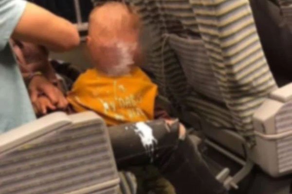 Thương vợ vất vả vì con bám mẹ, ông bố nghĩ ra chiêu bá đạo khiến dân tình vừa phì cười vừa xuýt xoa: Kiếm đâu ra anh chồng đáng yêu thế này-8