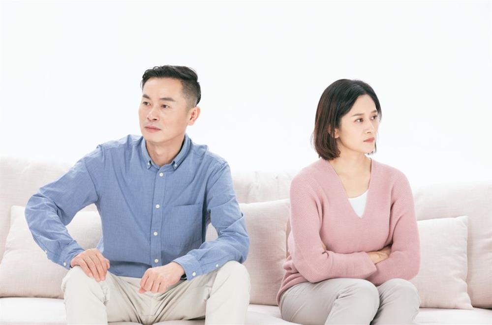 Gửi con về ngoại 2 hôm, lúc sang đón tôi sốc khi mẹ và chị dâu cãi nhau vì hộp sữa còn anh trai thì nổi khùng với tôi-2