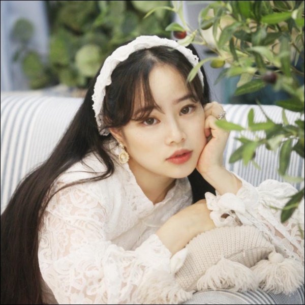 Mê phim đồng quê, vợ chồng Tp.HCM thiết lập không gian sống vừa cổ điển vừa hiện đại với tông&nbsp;màu xanh blue đẹp xuất sắc-1