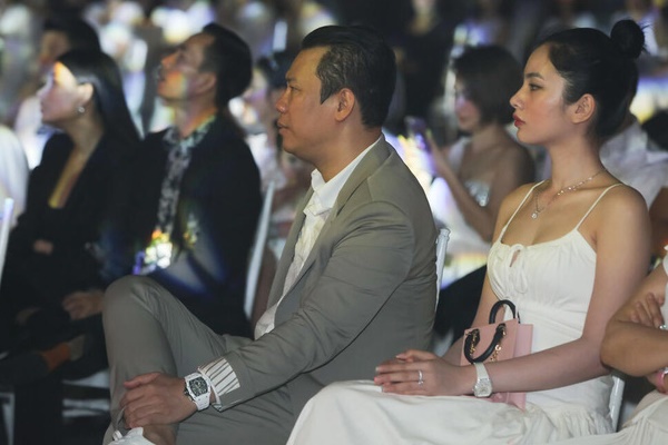 Đăng ảnh thả dáng khoe body cực gắt ai dè bị hỏi chuyện 18+, tình tin đồn của chồng cũ Lệ Quyên phản ứng bất ngờ-12