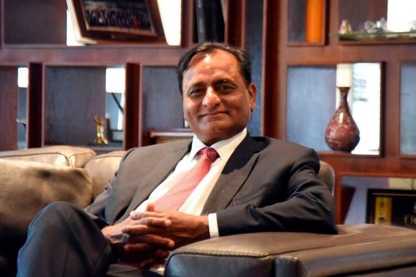 Tỷ phú thế giới chỉ đi 1 đôi giày và bài học ki bo để dạy con về giá trị của đồng tiền-1