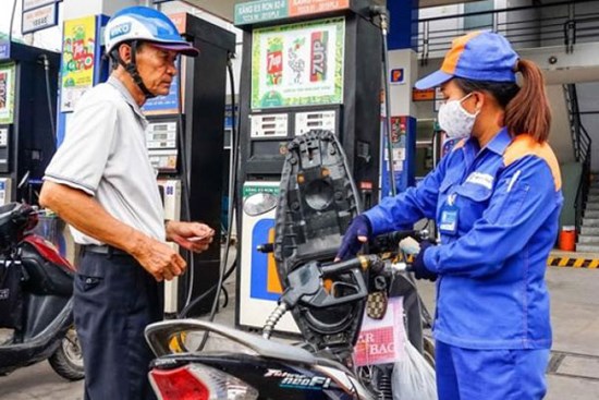 Giá xăng tăng trở lại vào ngày mai?
