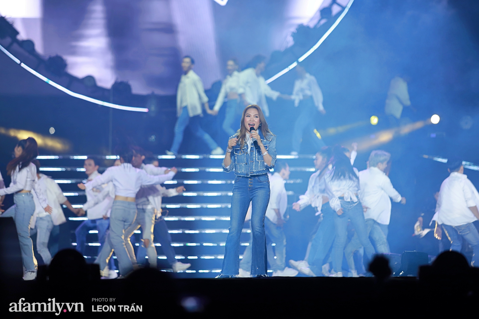 Trọn vẹn một Mỹ Tâm cùng khóc cười với khán giả trong đêm nhạc Tri Âm qua những hình ảnh đẹp-27