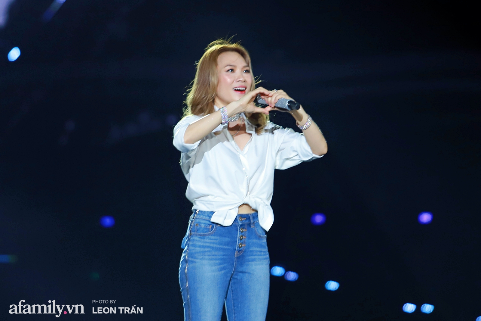Trọn vẹn một Mỹ Tâm cùng khóc cười với khán giả trong đêm nhạc Tri Âm qua những hình ảnh đẹp-28