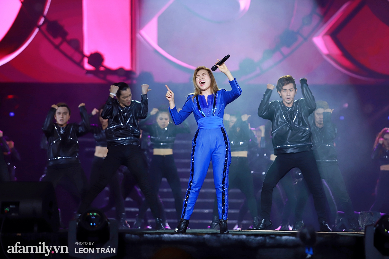 Trọn vẹn một Mỹ Tâm cùng khóc cười với khán giả trong đêm nhạc Tri Âm qua những hình ảnh đẹp-16