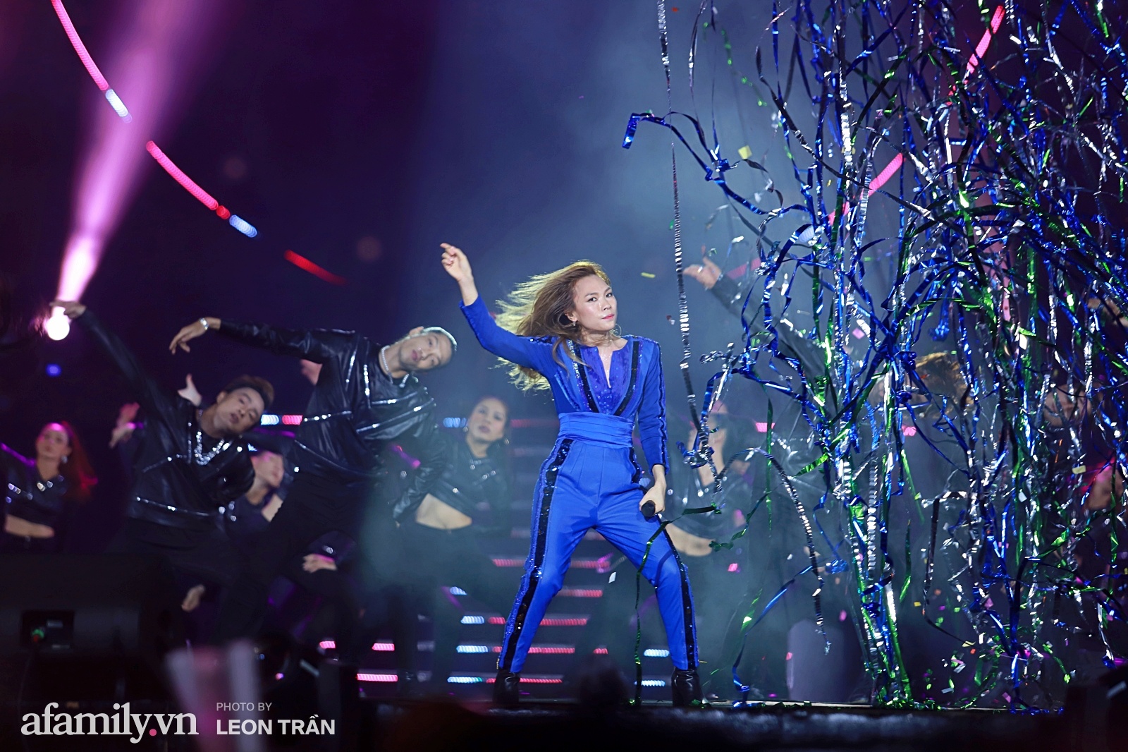 Trọn vẹn một Mỹ Tâm cùng khóc cười với khán giả trong đêm nhạc Tri Âm qua những hình ảnh đẹp-31