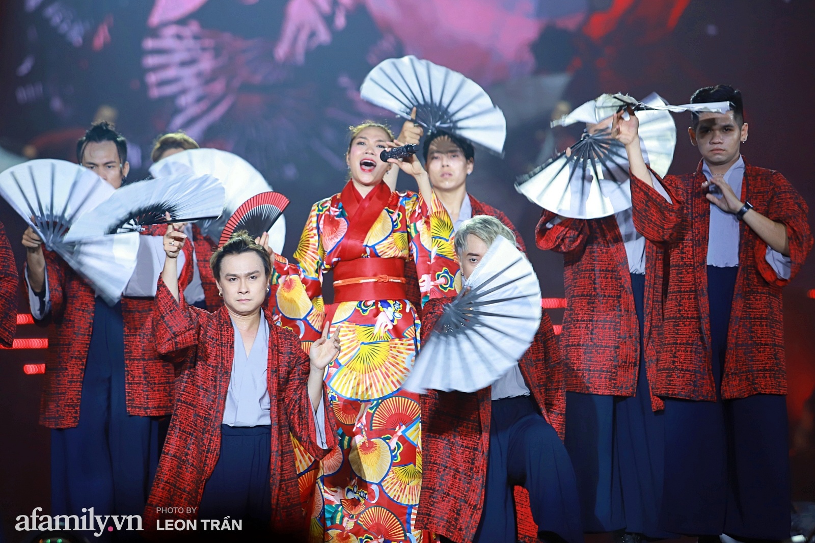 Trọn vẹn một Mỹ Tâm cùng khóc cười với khán giả trong đêm nhạc Tri Âm qua những hình ảnh đẹp-30