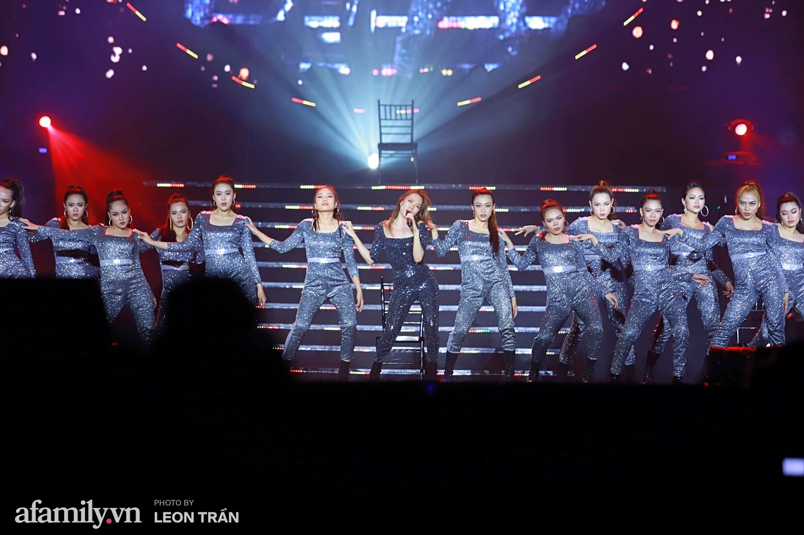 Trọn vẹn một Mỹ Tâm cùng khóc cười với khán giả trong đêm nhạc Tri Âm qua những hình ảnh đẹp-33