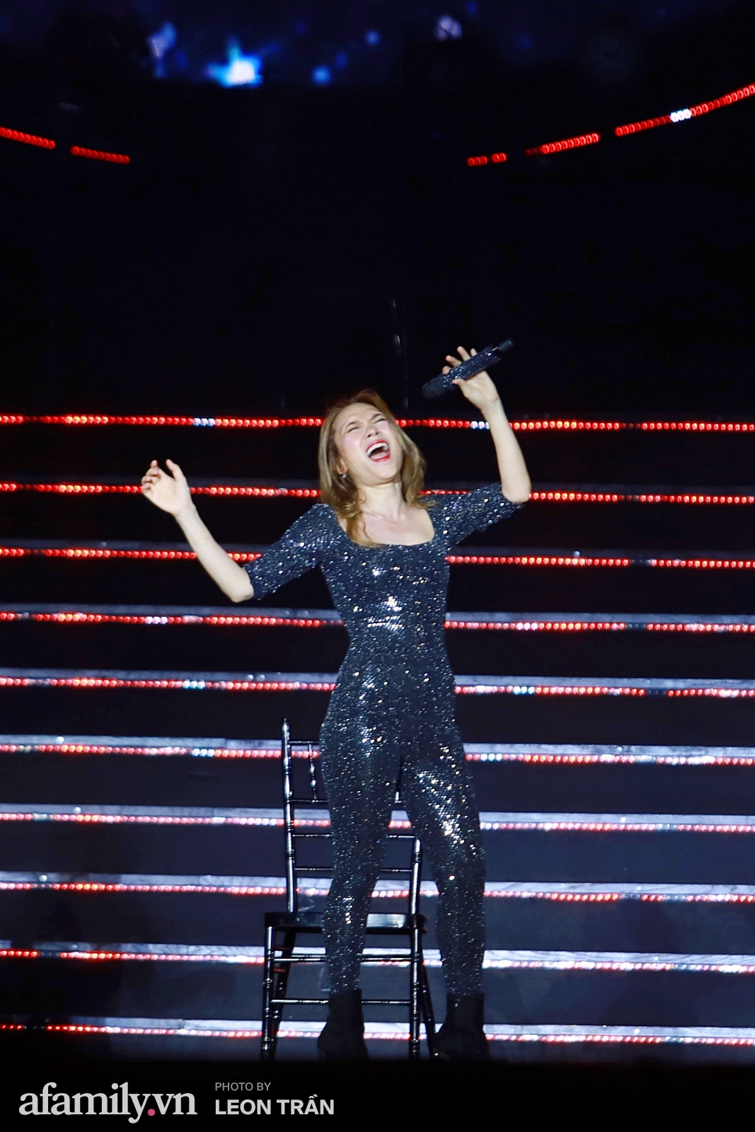 Trọn vẹn một Mỹ Tâm cùng khóc cười với khán giả trong đêm nhạc Tri Âm qua những hình ảnh đẹp-11