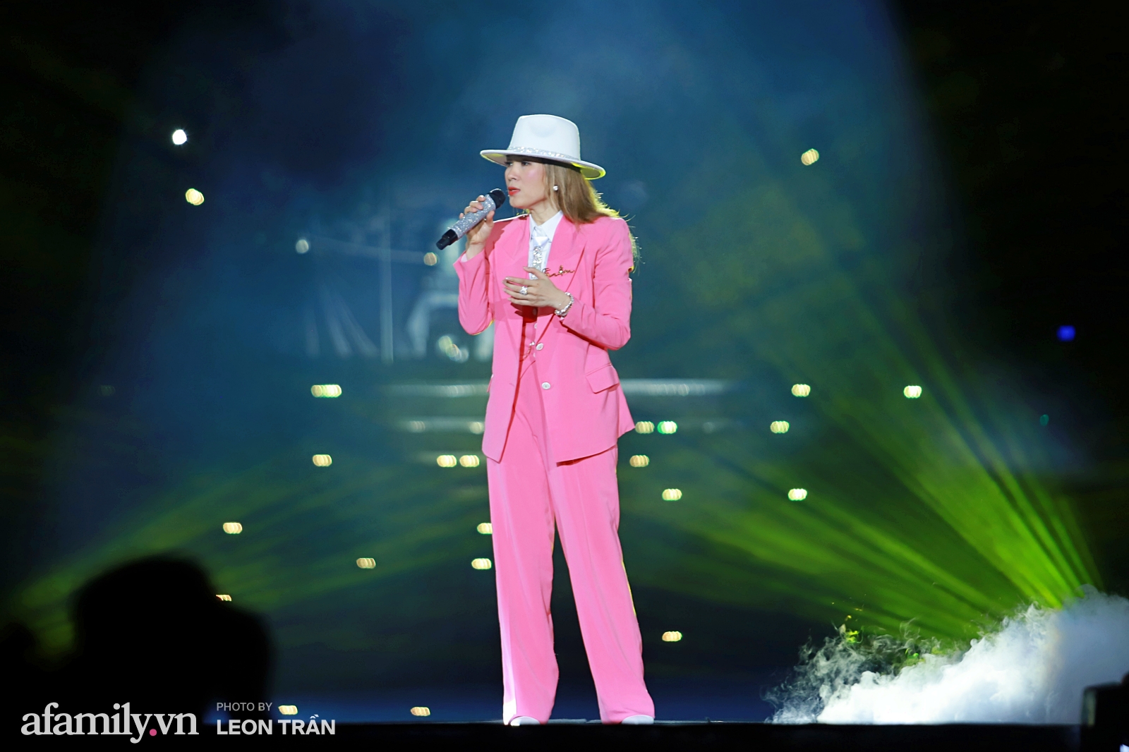 Trọn vẹn một Mỹ Tâm cùng khóc cười với khán giả trong đêm nhạc Tri Âm qua những hình ảnh đẹp-14
