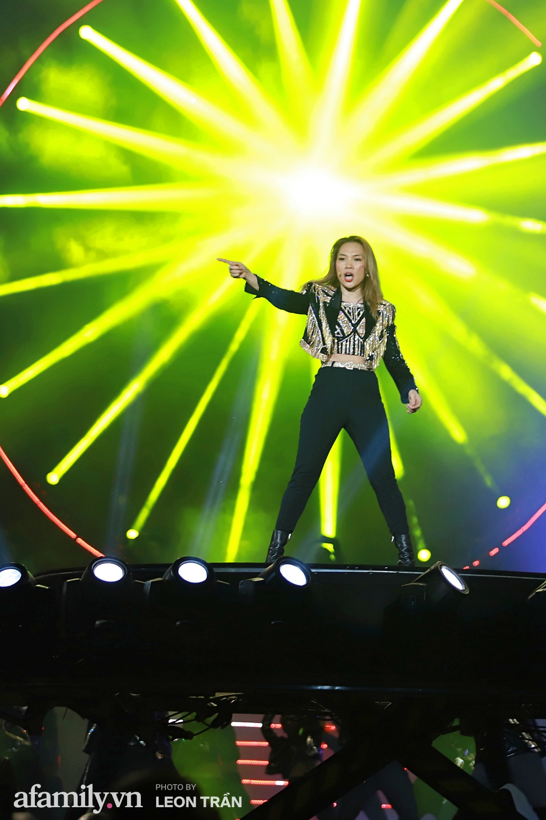 Trọn vẹn một Mỹ Tâm cùng khóc cười với khán giả trong đêm nhạc Tri Âm qua những hình ảnh đẹp-22