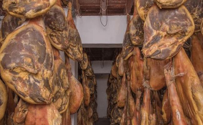 Lạ lùng những thứ càng mốc càng... đắt tiền-13