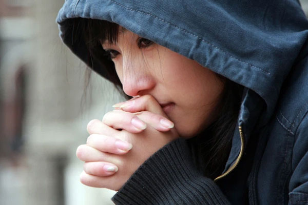 Sau khi chồng mất, mẹ chồng xây hẳn cho tôi căn nhà bề thế nhưng mảnh giấy đính kèm lại đẩy tôi vào tình thế oái oăm-1