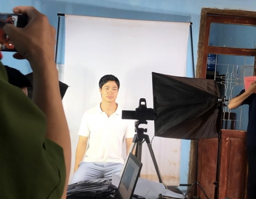 Công Phượng đi làm Căn cước công dân gắn chip, nhan sắc gây chú ý-1