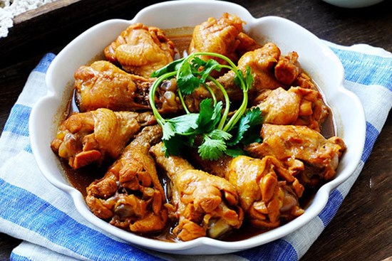 Đùi gà rim theo cách “dễ nhất quả đất”, thịt thơm ngon, bao nhiêu cơm cũng hết