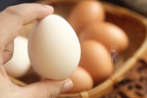 Chọn trứng hãy ghi nhớ 4 không mua 3 không ăn, sau khi tìm hiểu ai cũng gật gù vì an toàn và lành mạnh-5