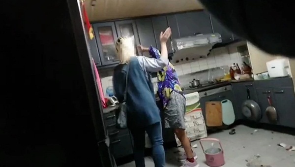 Vừa tố mẹ chồng cắn và tạt dầu ớt, cựu tiếp viên hàng không bỗng châm lửa đốt chết chồng, hé lộ tình tiết giật gân làm dư luận choáng váng-9