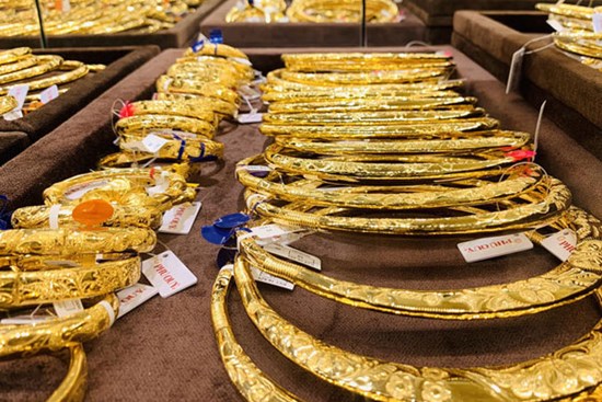 Giá vàng hôm nay 27/4: Thế giới bất định, vàng đi lên