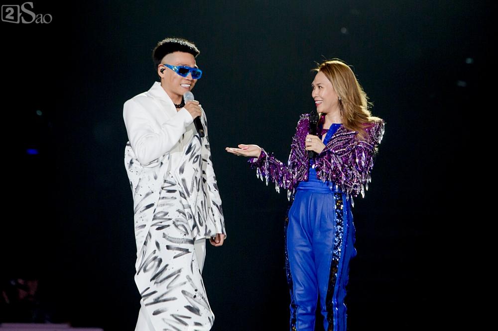 Mỹ Tâm bị chê trang phục sến súa, già chát trong liveshow-2