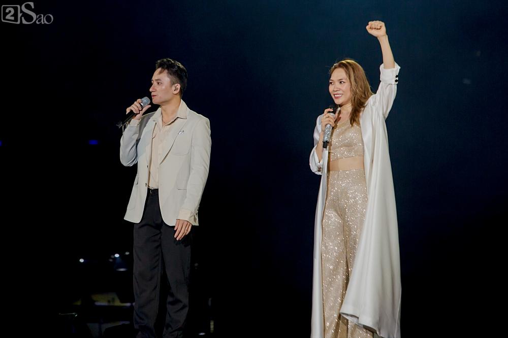 Mỹ Tâm bị chê trang phục sến súa, già chát trong liveshow-9