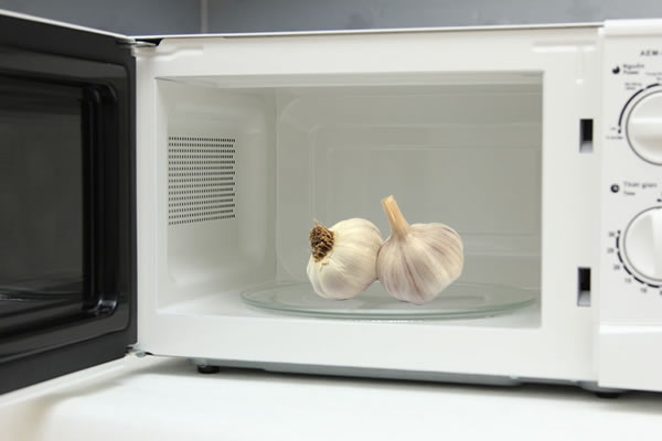 4 cách lột vỏ tỏi trong 5 giây mà không lo mùi vấn vương suốt cả ngày-6