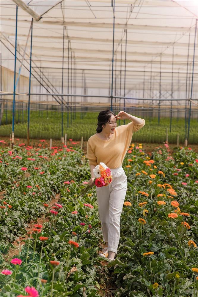 Lý Nhã Kỳ thu hoạch trái cây, hoa và rau củ trong khu vườn 50 ha ở Đà Lạt-12