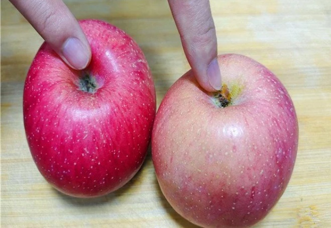 Mua táo chọn quả rốn to hay nhỏ? Đầu bếp mách bạn cách chọn táo mọng nước giòn ngon nhất-1