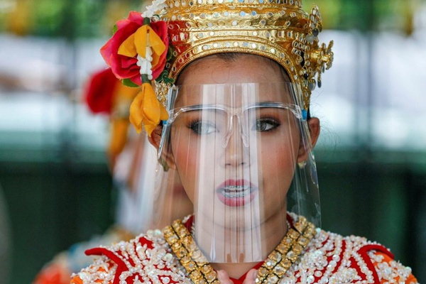 Mang oxy tới, hoặc đưa cha của chị về nhà đi-3