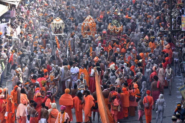 Bức ảnh vợ bất lực hồi sức cho chồng mắc Covid-19 gục chết trên xe gây chấn động Ấn Độ và loạt câu chuyện thương tâm đến xé lòng-5