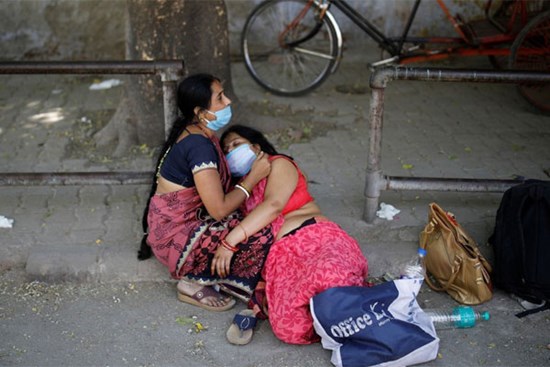 'Mang oxy tới, hoặc đưa cha của chị về nhà đi'