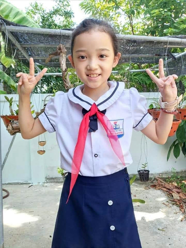 Câu hỏi xót xa của bé gái bị ung thư máu: Mẹ ơi hồi nhỏ mẹ cũng bị như con à? Mẹ cũng bị chọc tủy ạ? Có đau không?-1