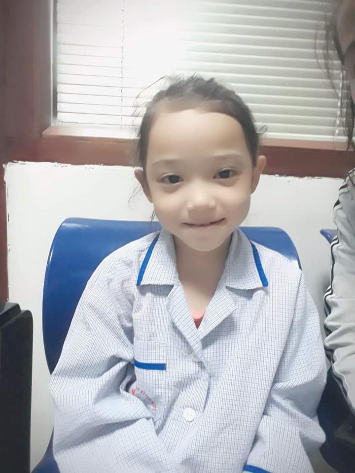 Câu hỏi xót xa của bé gái bị ung thư máu: Mẹ ơi hồi nhỏ mẹ cũng bị như con à? Mẹ cũng bị chọc tủy ạ? Có đau không?-3